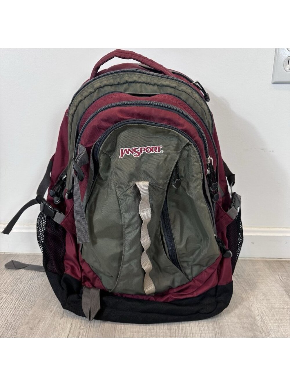 JanSport Odyssey 38 H20 Backpack Hiking Travel Maroon Gray Two Tone NO BLADDER